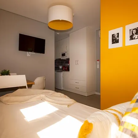 Chic Πανσιόν 4*