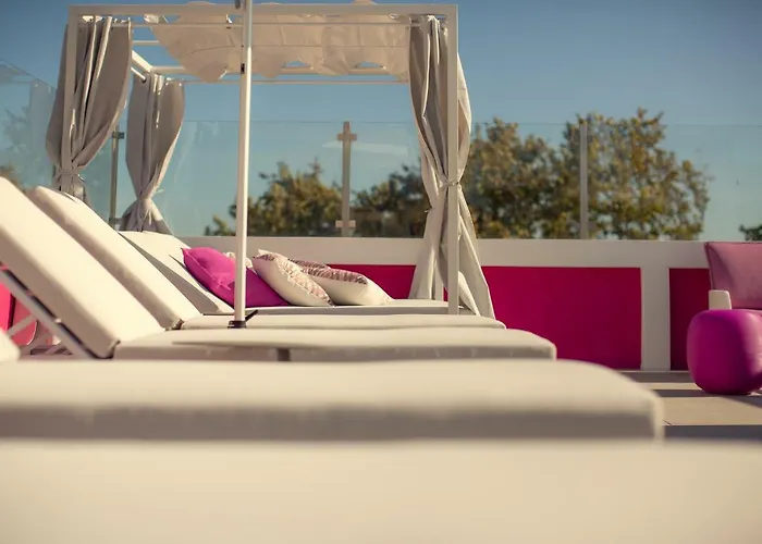 Chic 4* Parede